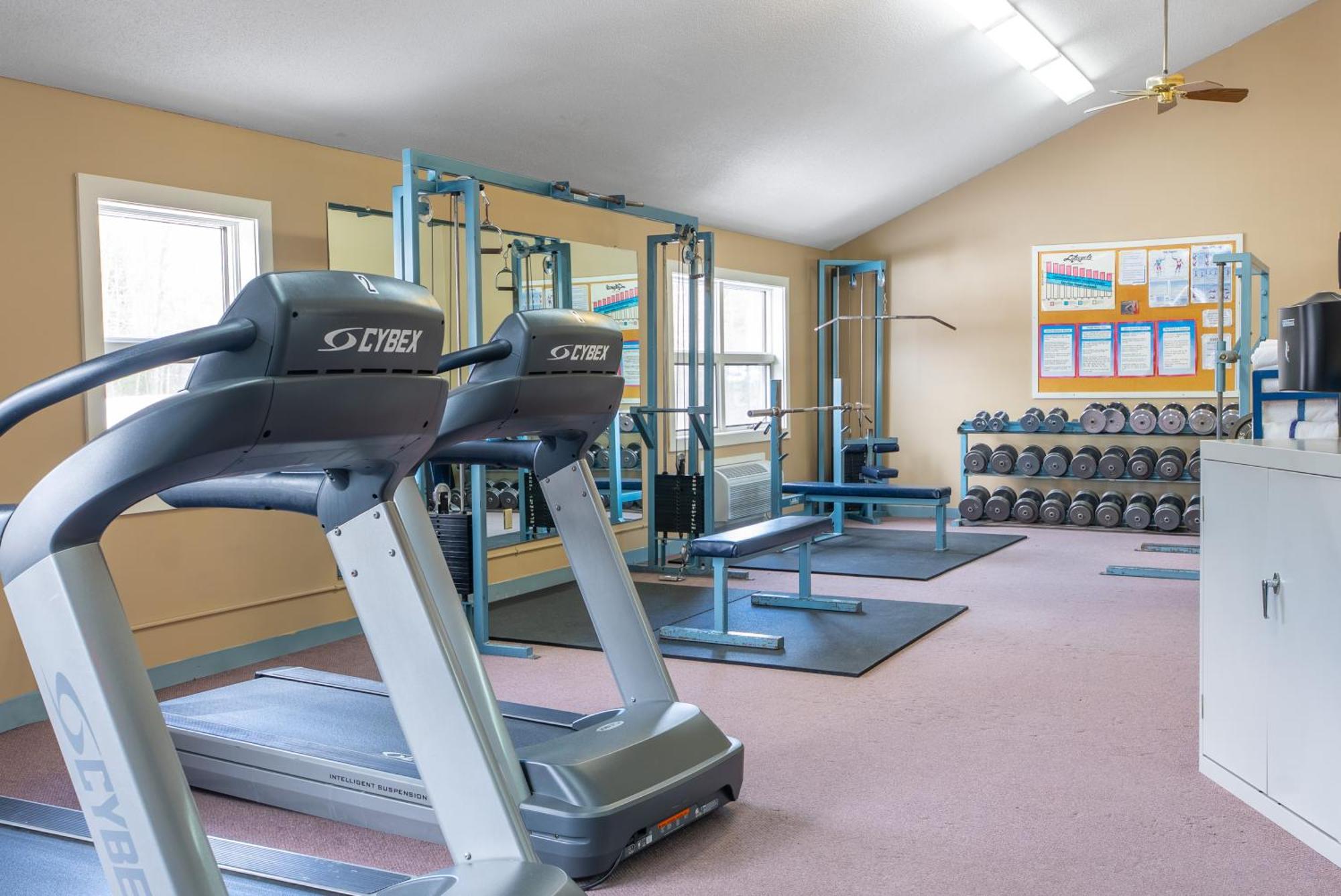 Fireside Inn & Suites Гилфорд Экстерьер фото