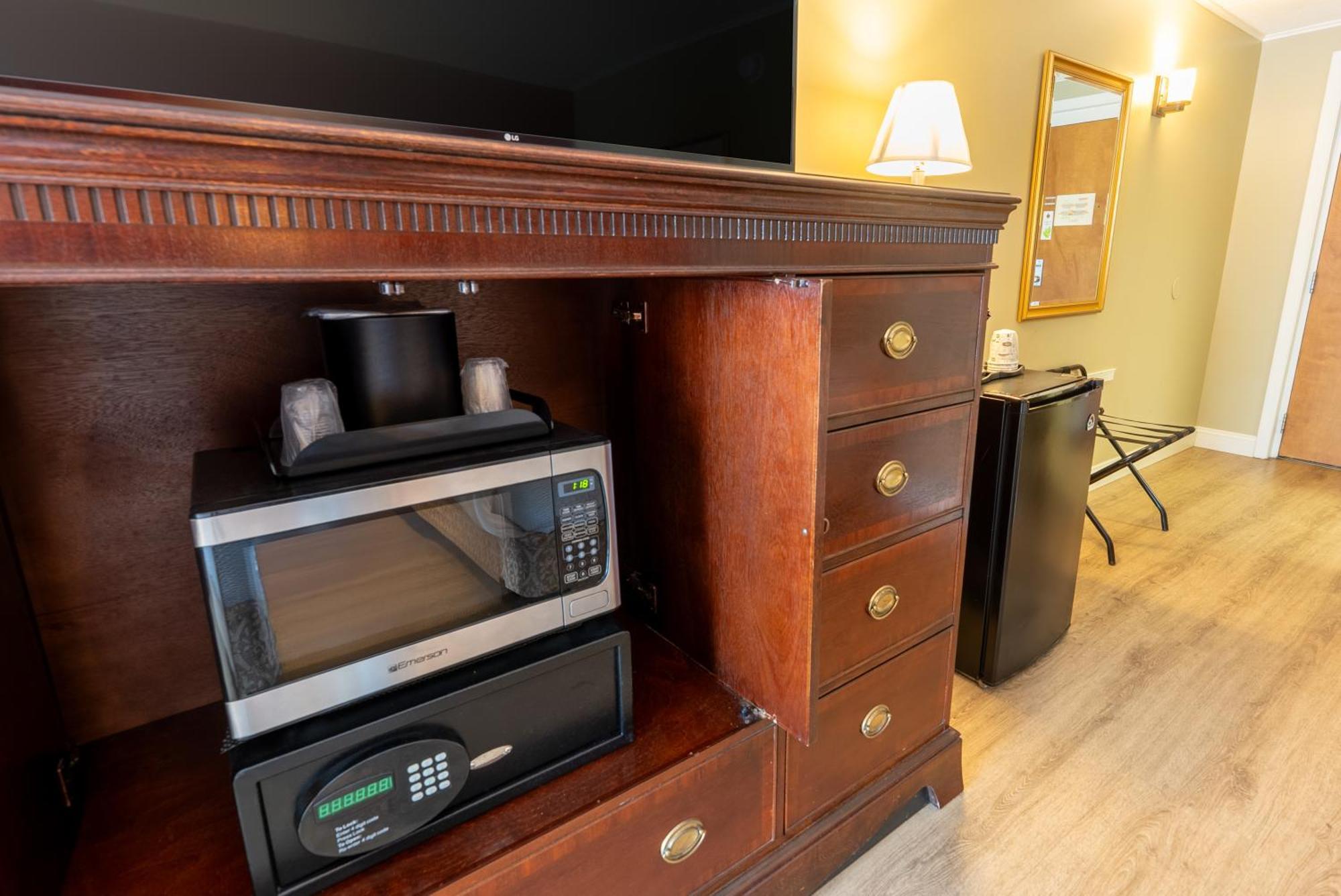 Fireside Inn & Suites Гилфорд Экстерьер фото