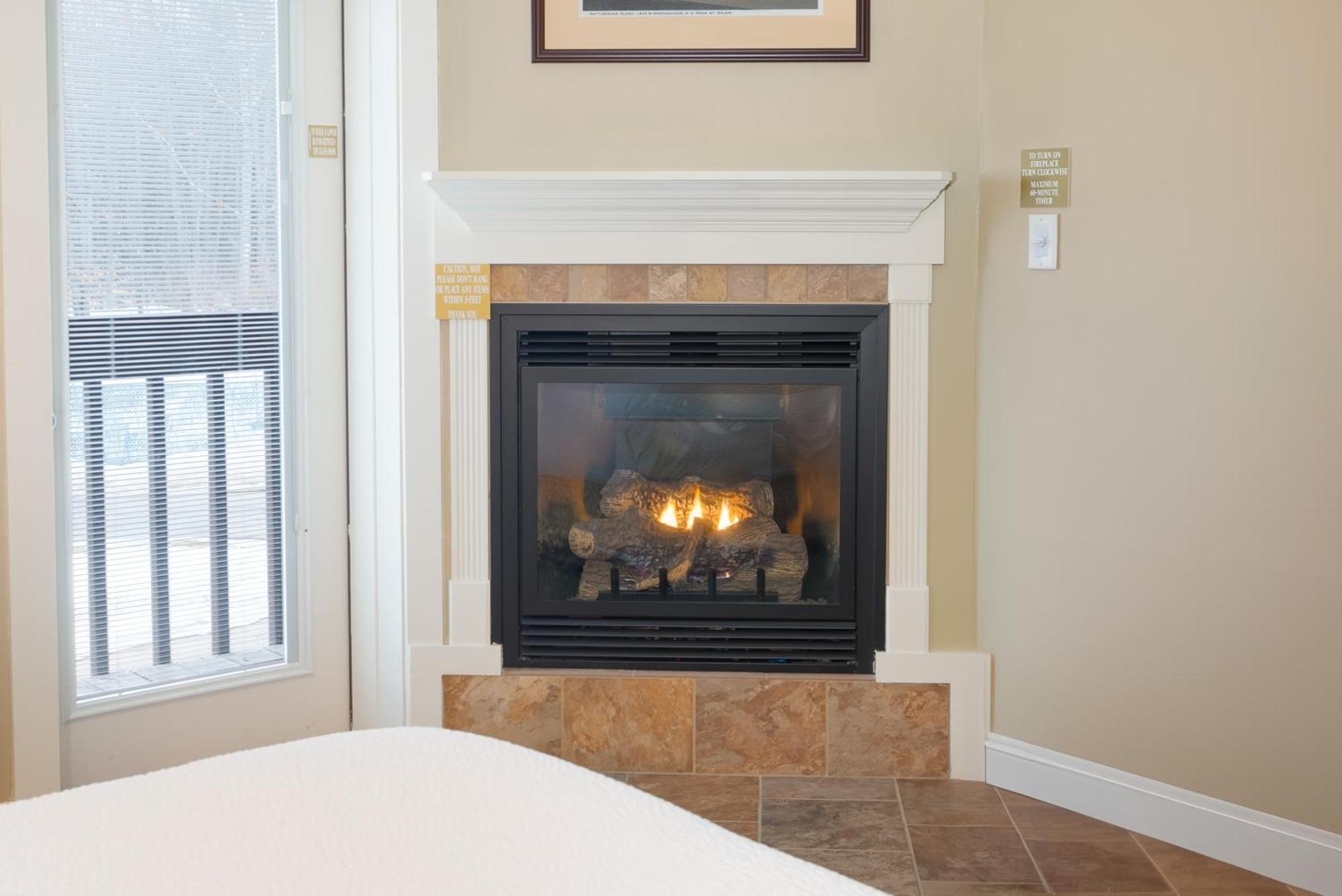 Fireside Inn & Suites Гилфорд Экстерьер фото
