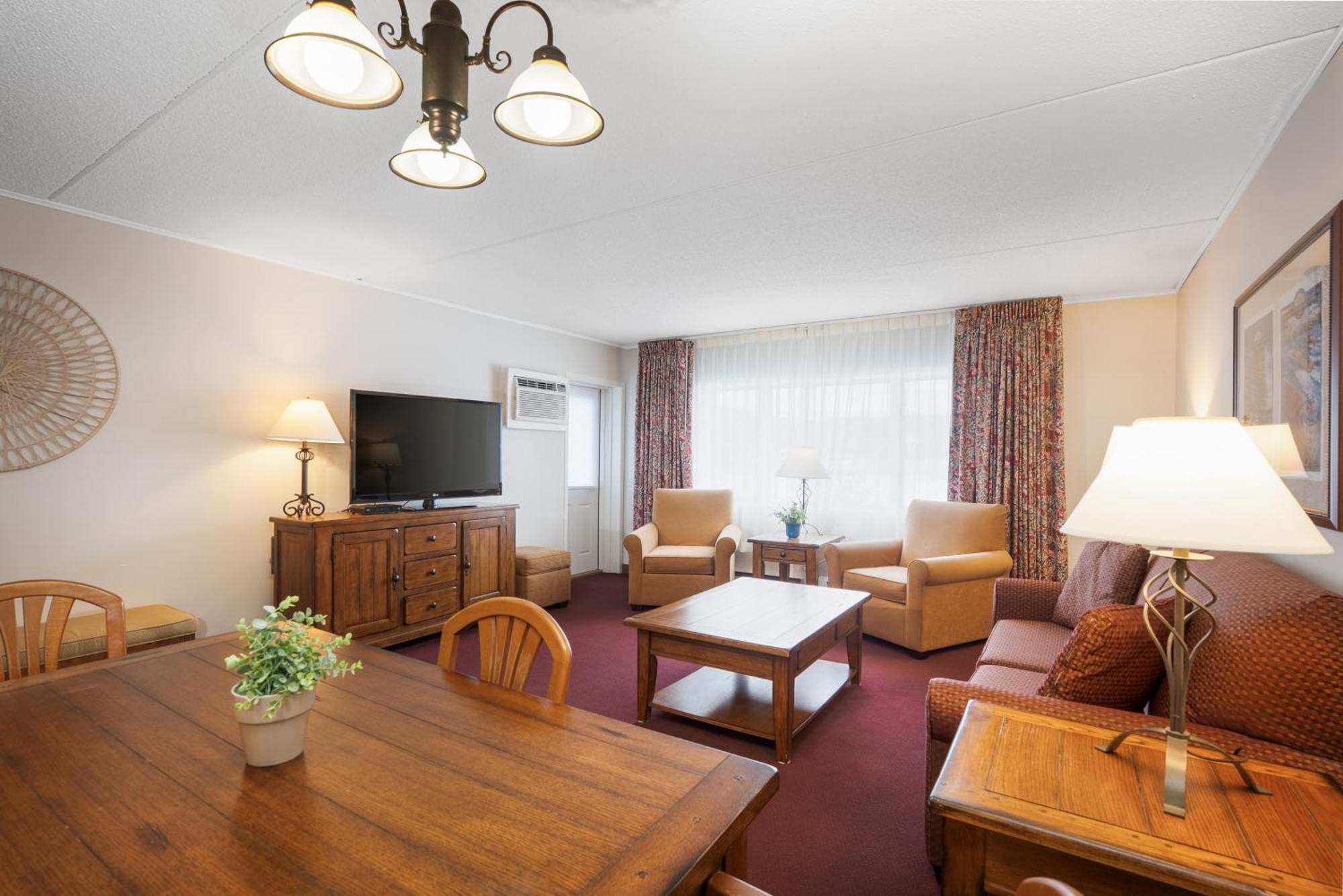 Fireside Inn & Suites Гилфорд Экстерьер фото