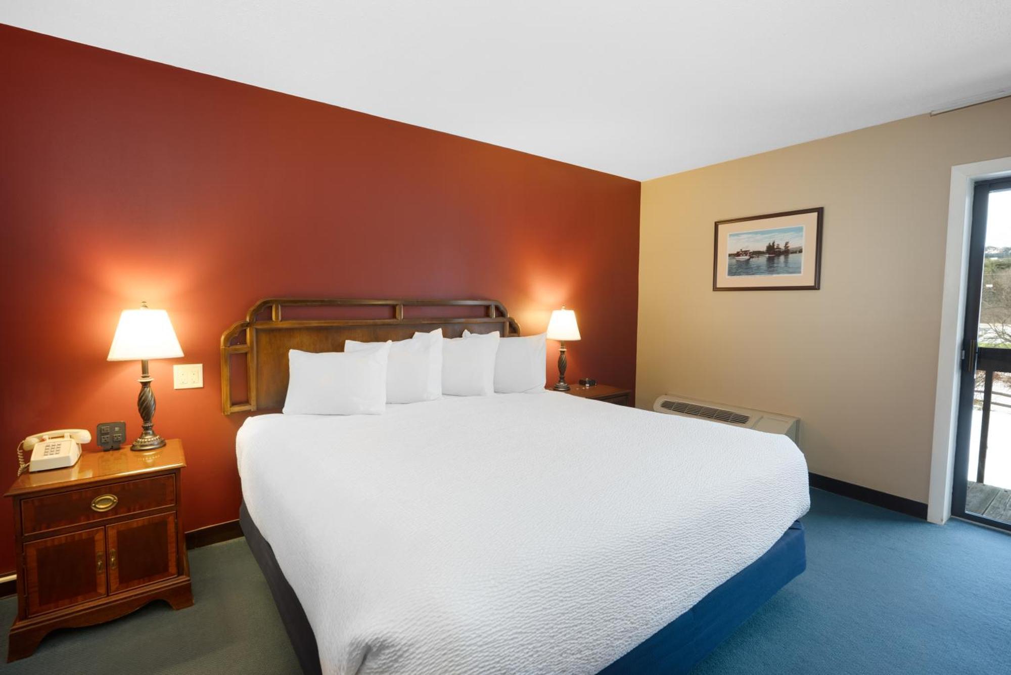 Fireside Inn & Suites Гилфорд Экстерьер фото